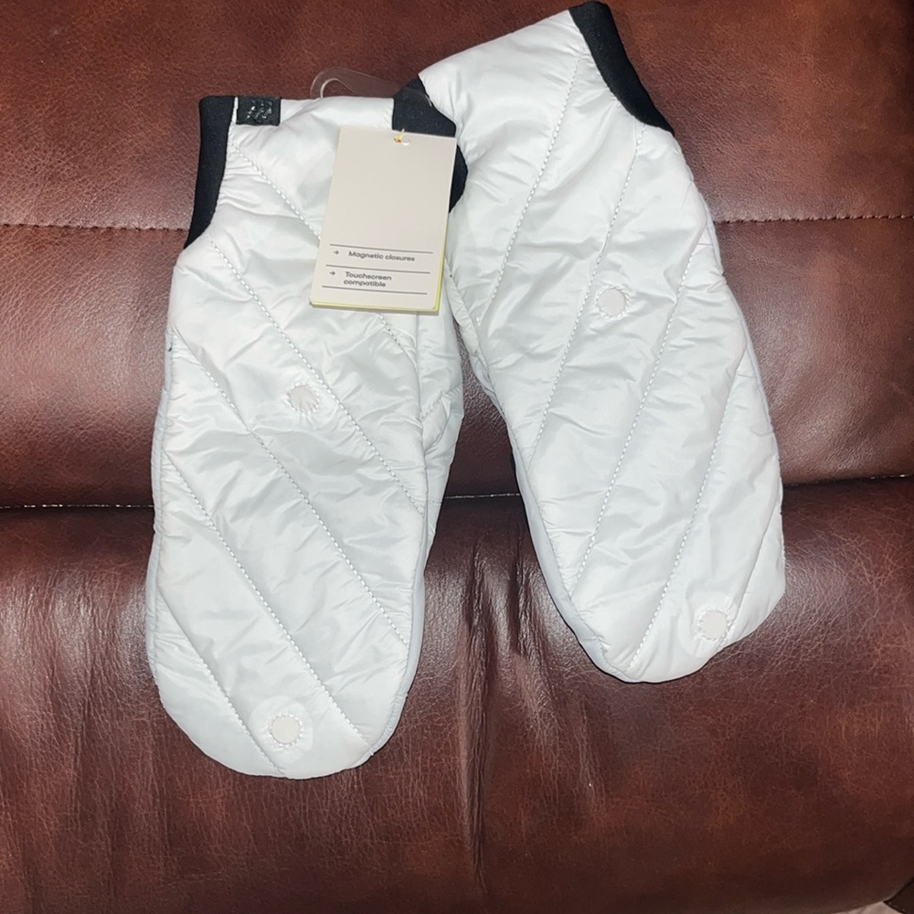 White and black mittens size XL
